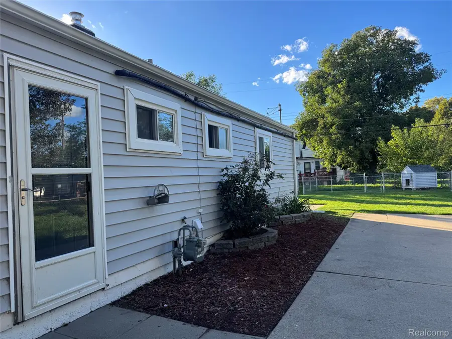 1380 Empire Avenue, Lincoln Park, MI 48146 - #3