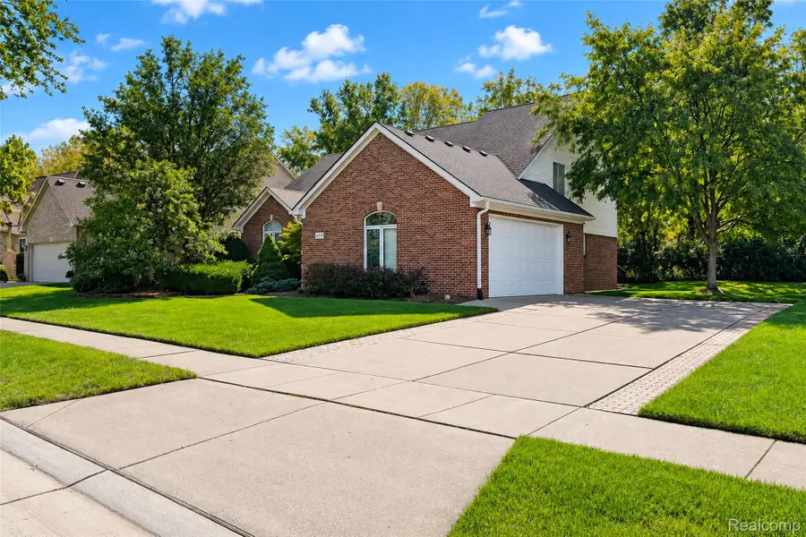 26729 Hawthorne Boulevard, Flat Rock, MI 48134 - #2