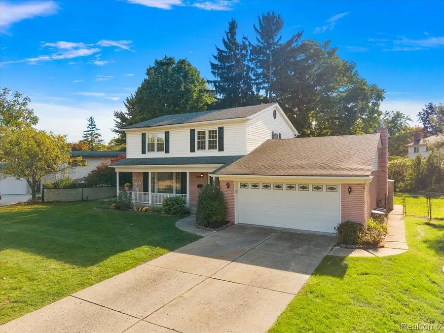 15557 Alpine Drive, Livonia, MI 48154 - #2