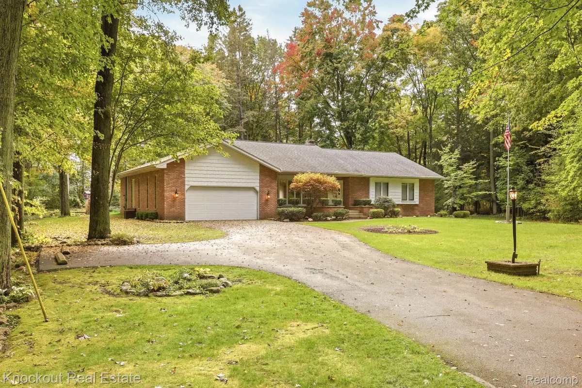 1166 E Phillips Court, Midland, MI 48640 - #1
