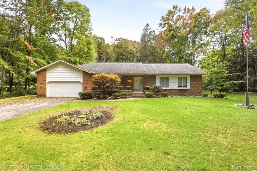 1166 E Phillips Court, Midland, MI 48640 - #2