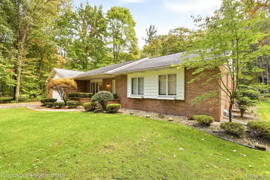 1166 E Phillips Court, Midland, MI 48640 - #3