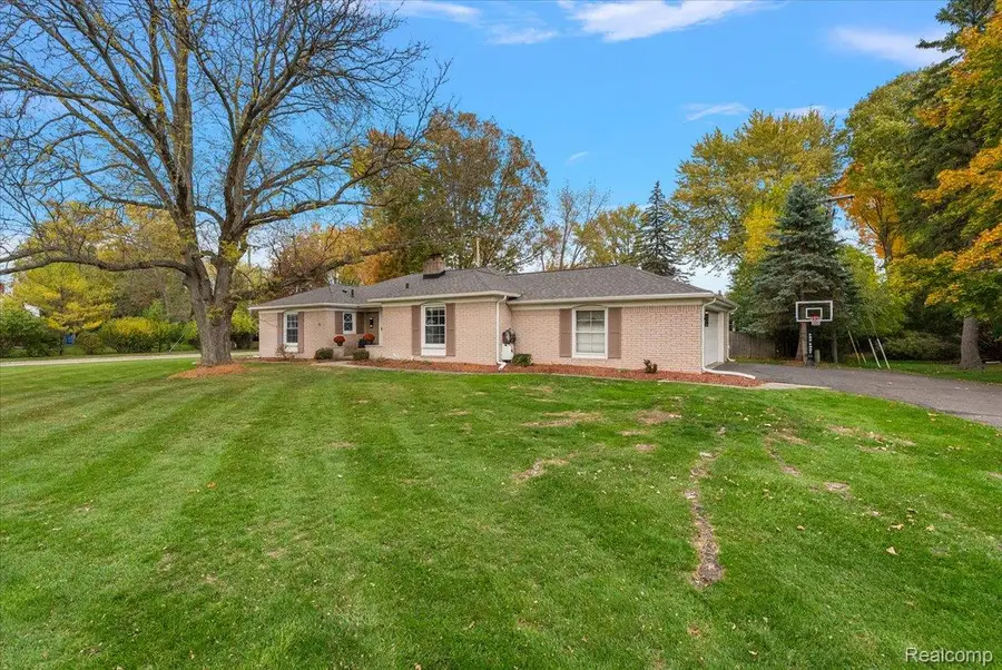 31192 Sunset Court, Beverly Hills, MI 48025 - #2