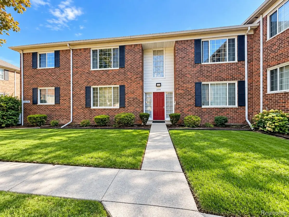 25308 Shiawassee Circle, Southfield, MI 48033 - #1
