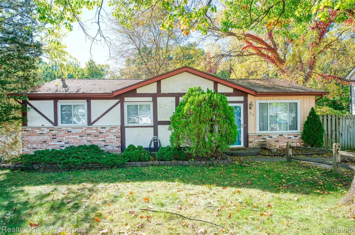 305 Brighton Lake Road, Brighton, MI 48116 - #1