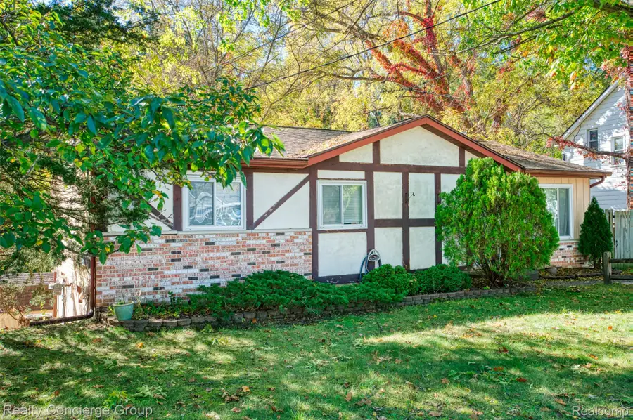 305 Brighton Lake Road, Brighton, MI 48116 - #2