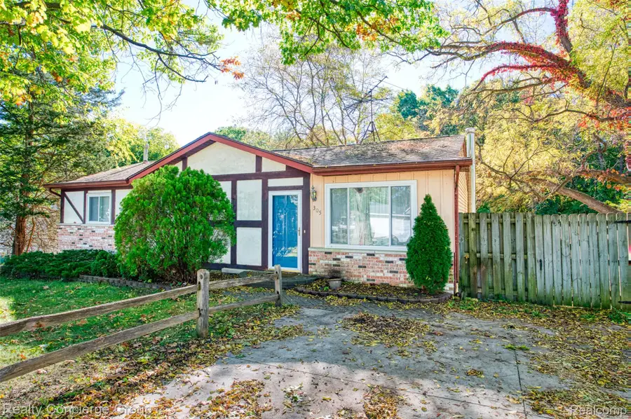 305 Brighton Lake Road, Brighton, MI 48116 - #3