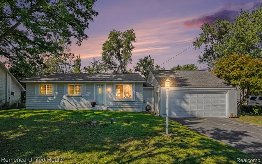 9222 Riverside Drive, Brighton, MI 48116 - #2
