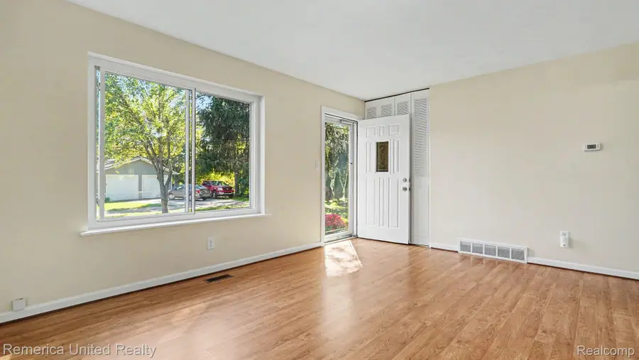 9222 Riverside Drive, Brighton, MI 48116 - #3
