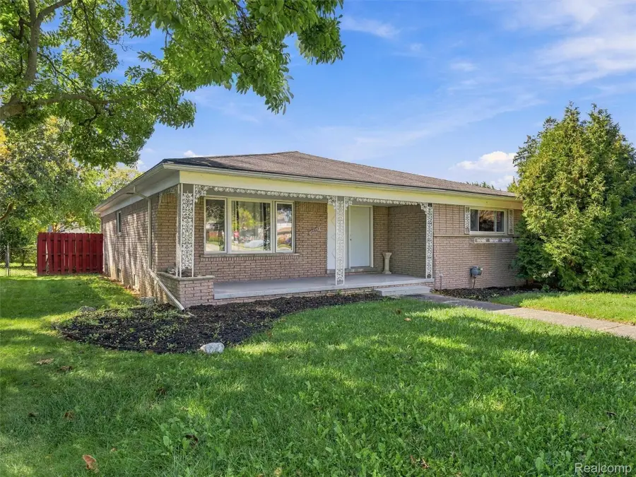 25685 Grand Concourse Street, Southfield, MI 48075 - #2