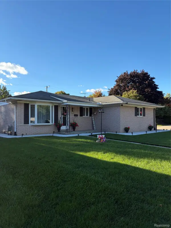 2655 Clayton Drive, Troy, MI 48083