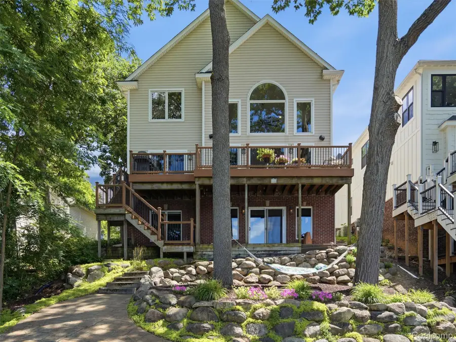 3962 Highcrest Drive, Brighton, MI 48116 - #2