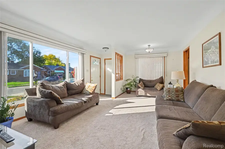 21750 Schroeder Avenue, Eastpointe, MI 48021 - #3
