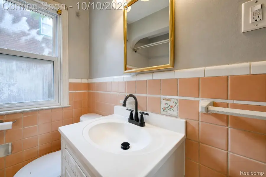 22010 Colony Street, Saint Clair Shores, MI 48080 - #3