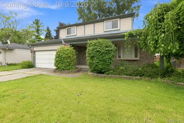 18238 Red Oaks Drive, Macomb, MI 48044