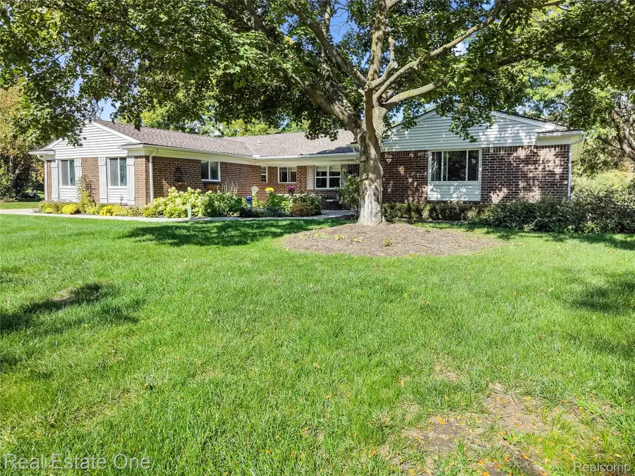 60 Gordon Drive, Troy, MI 48098 - #2