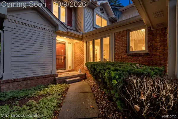 7133 Bridge Way, WestBloomfield, MI 48322
