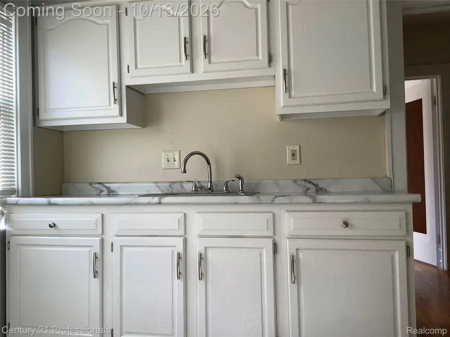 7925 Middlepointe Street, Dearborn, MI 48126 - #3