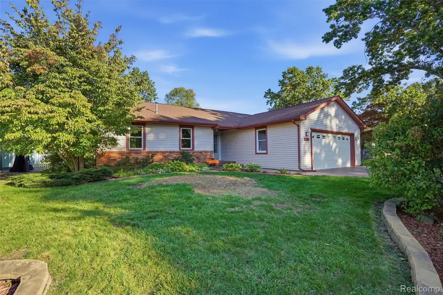 6249 Baldwin Circle, Brighton, MI 48116 - #2