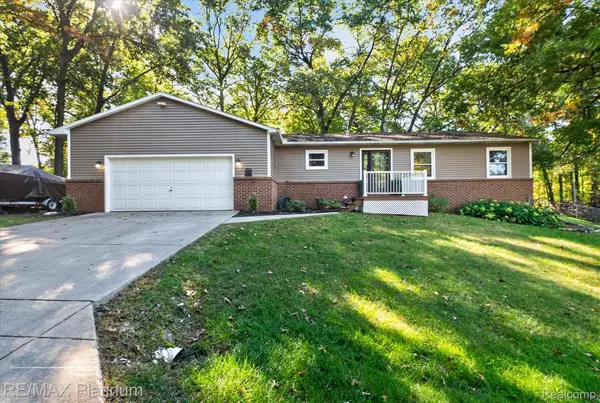 2822 Macomb Street, Pinckney, MI 48169