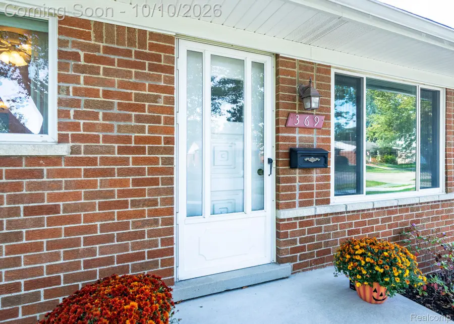 369 N Chocolay Avenue, Clawson, MI 48017 - #3
