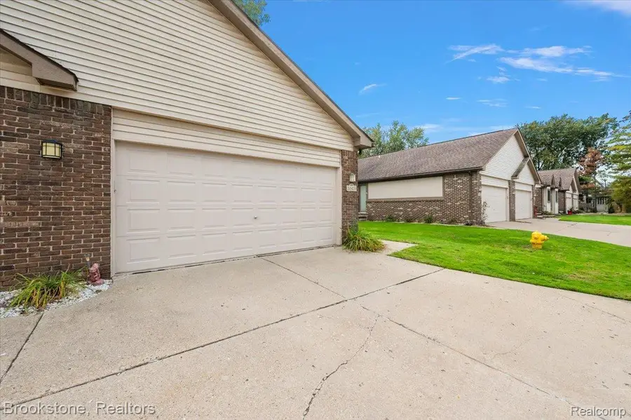 20470 Longwood Drive, Clinton, MI 48038 - #2