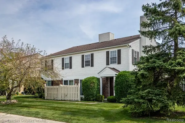 15818 Charleston Drive, ClintonTwp, MI 48038