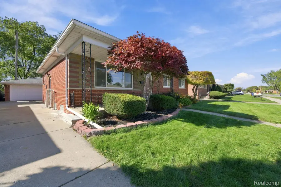 28359 Los Olas Drive, Warren, MI 48093 - #3