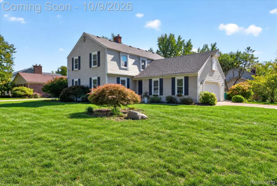 35565 Tall Pine Road, Farmington, MI 48335 - #2