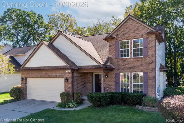 2227 Forest Hills Drive, LakeOrion, MI 48359