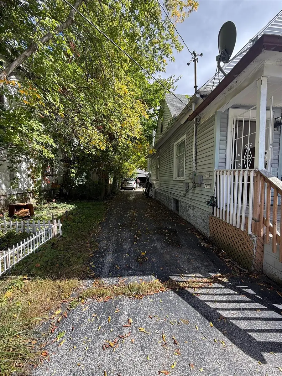 954 S 12th Street, Saginaw, MI 48601 - #3