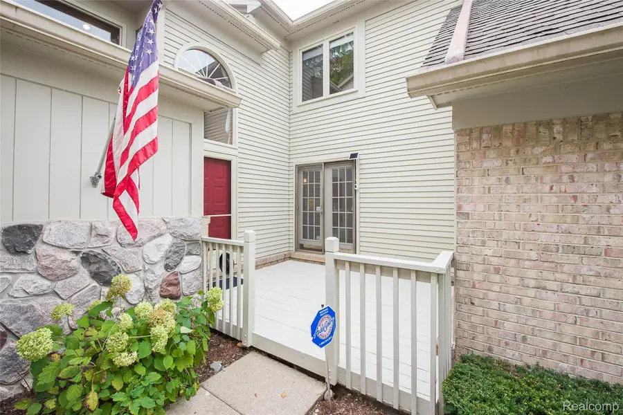 137 Hampton CT, Northville, MI 48168 - #2
