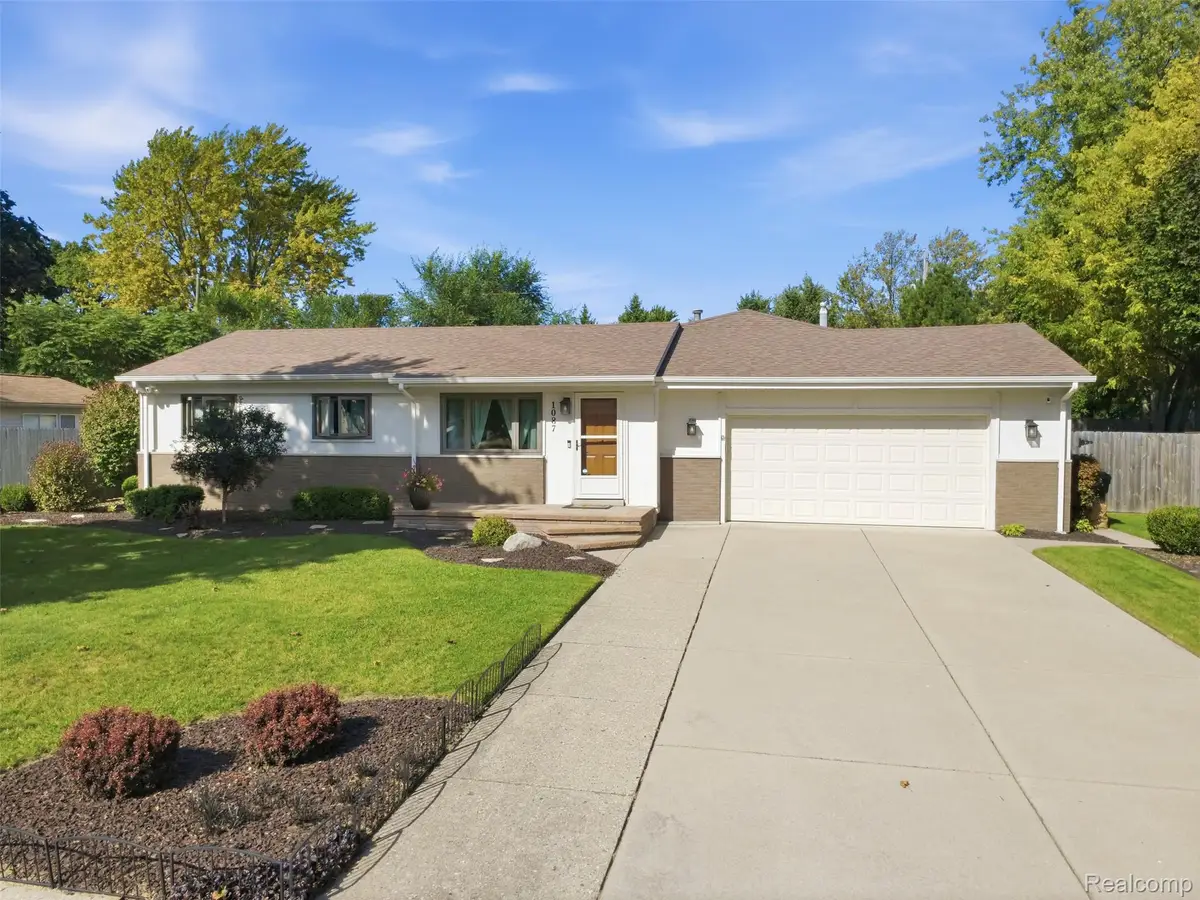 1087 Collingwood Drive, Rochester Hills, MI 48307 - #1