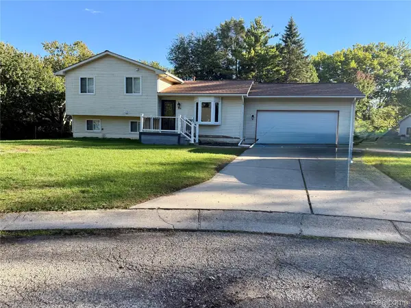 2028 Pauls Way, CommerceTwp, MI 48390