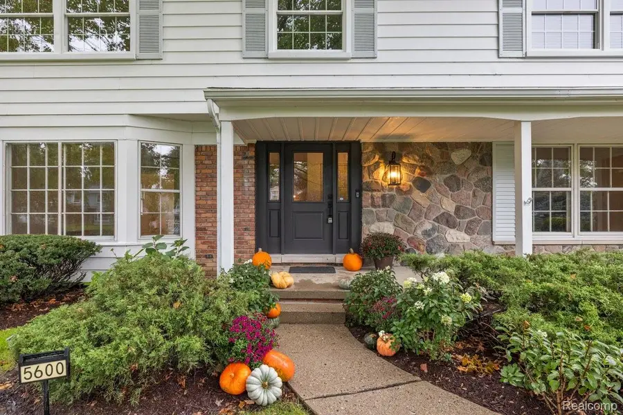 5600 Woodwind Drive, Bloomfield, MI 48301 - #2