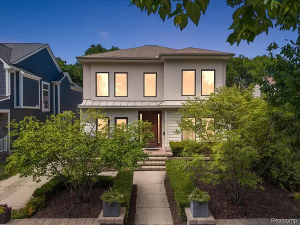 559 Bennaville Avenue, Birmingham, MI 48009