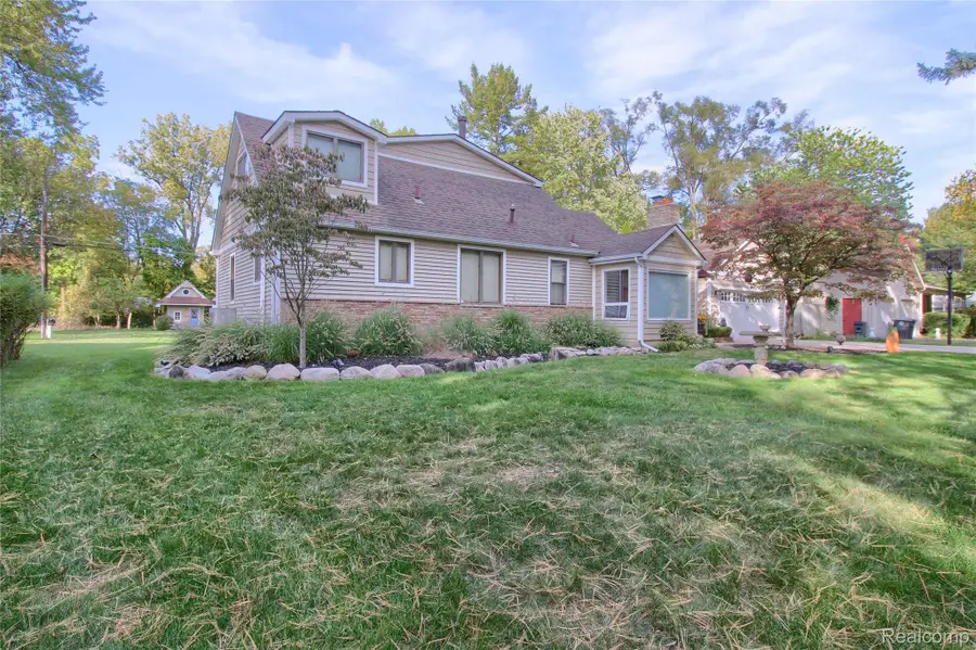 30450 Wentworth Street, Livonia, MI 48154 - #2