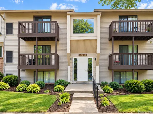 30042 W 12 Mile Road #50, FarmingtonHills, MI 48334