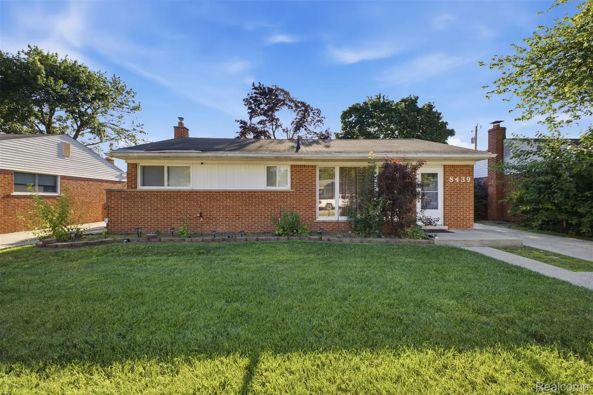 8439 Centralia Street, Dearborn Heights, MI 48127 - #1