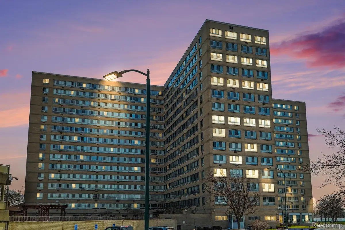 8900 E Jefferson Avenue #729, Detroit, MI 48214 - #1