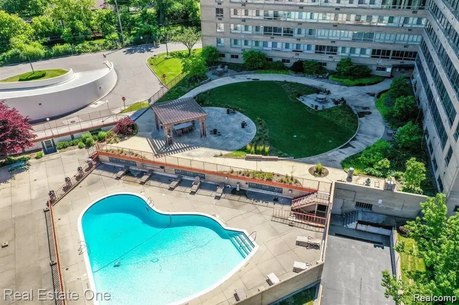 8900 E Jefferson Avenue #729, Detroit, MI 48214 - #2