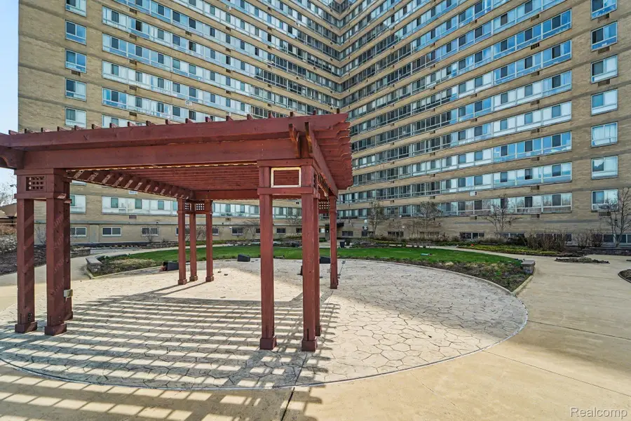 8900 E Jefferson Avenue #729, Detroit, MI 48214 - #3