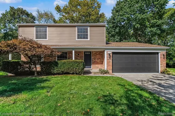 2544 Oxford Drive, Troy, MI 48084