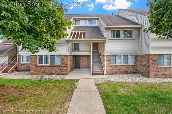 2872 Davison Avenue, AuburnHills, MI 48326