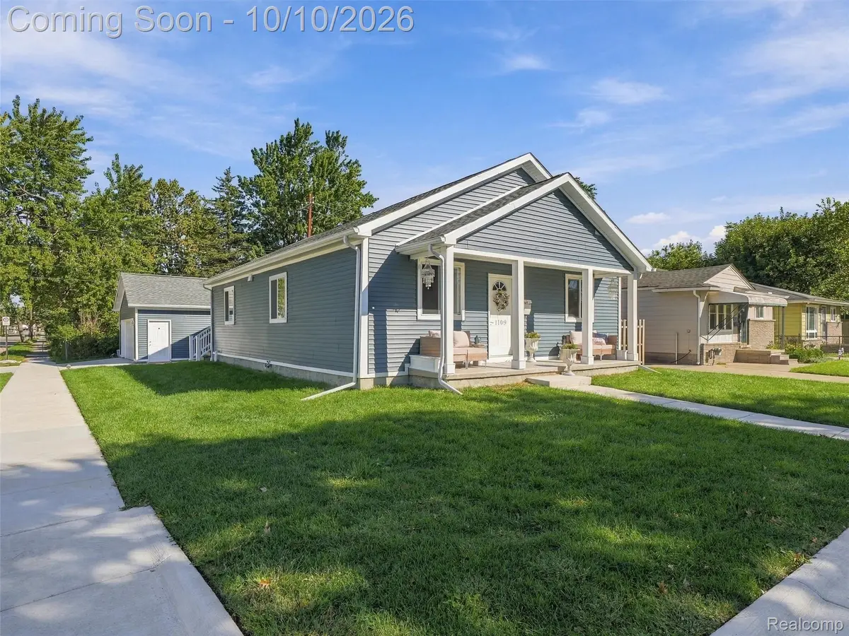 1109 E Pearl Avenue, Hazel Park, MI 48030 - #1