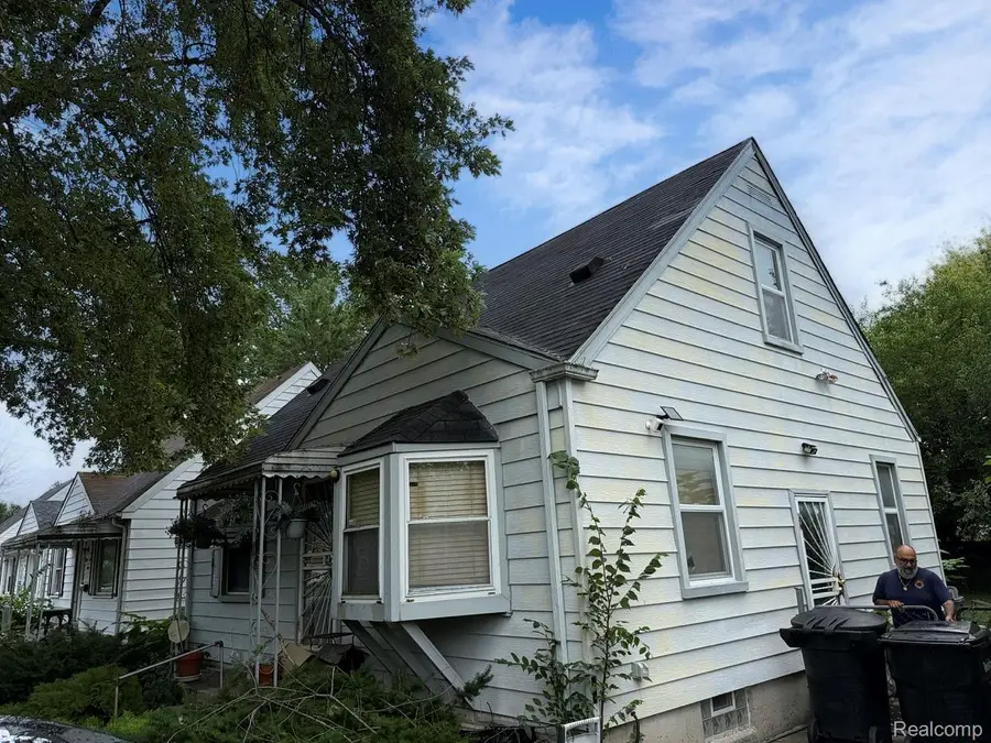 8252 Heyden Street, Detroit, MI 48228 - #2