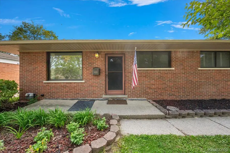 4520 Buckingham Drive, Warren, MI 48092 - #3