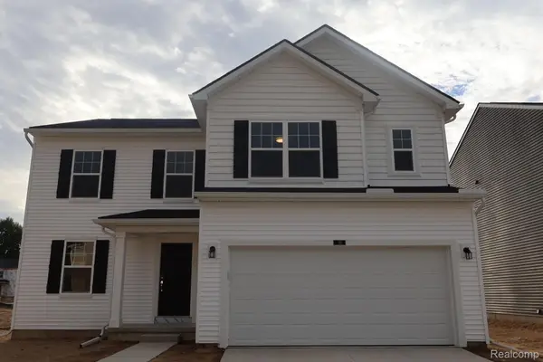 381 Edge Brook Drive, Holly, MI 48442