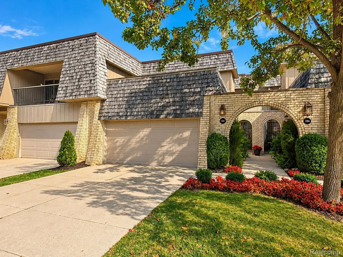 1188 Oakwood Court, Rochester Hills, MI 48307 - #1