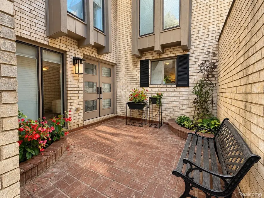 1188 Oakwood Court, Rochester Hills, MI 48307 - #3